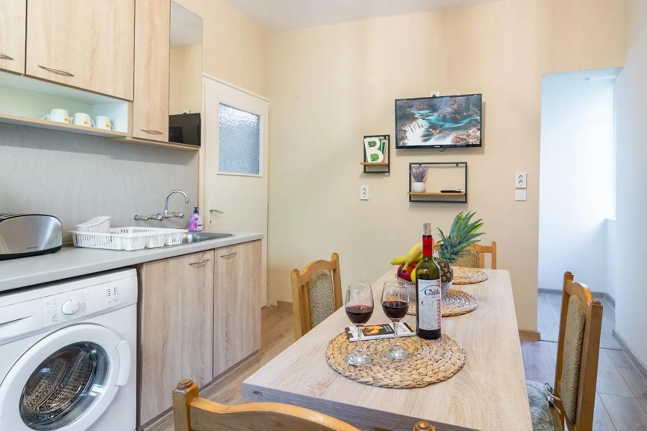 Apartment Madrid 2Bdr W Free Parking Near Metro, Serdika Mall Sofia Bulgaria
