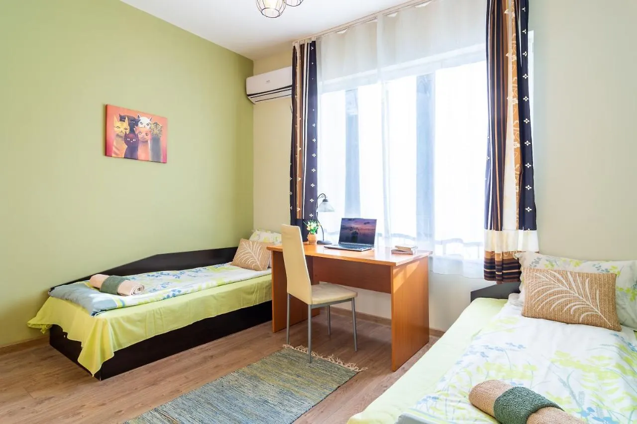 Madrid 2Bdr W Free Parking Near Metro, Serdika Mall Sofia 0*,